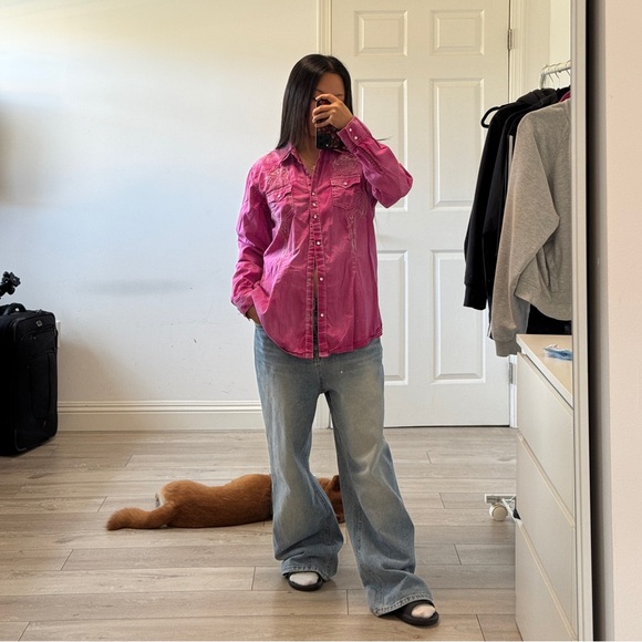 Pink Embroidered Women's Blouse - Picture 6 of 7